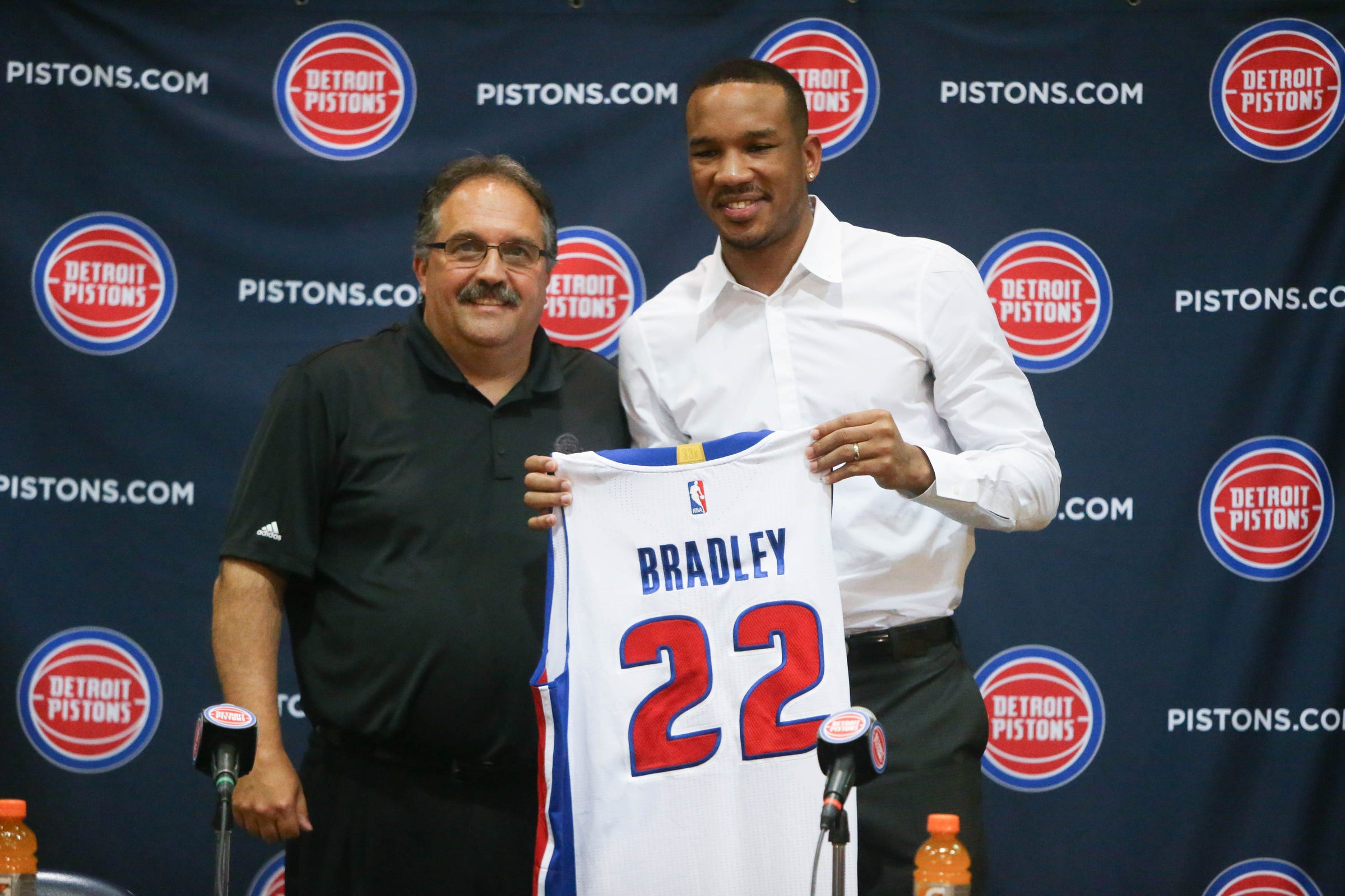 avery bradley t shirt